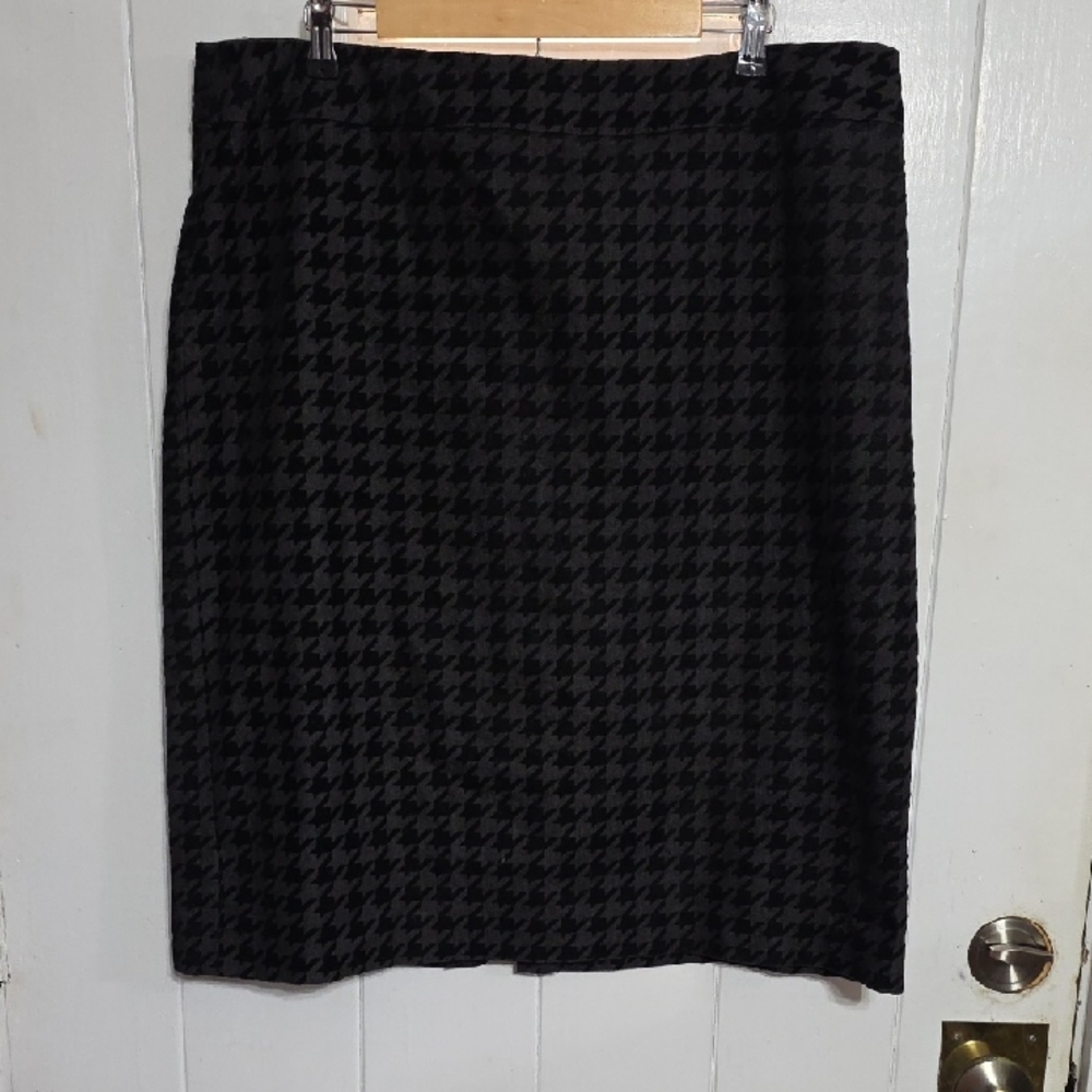 Preston &York Women's Skirt Black Velvety Accents Houndstooth Stretch Sz 18 EUC
